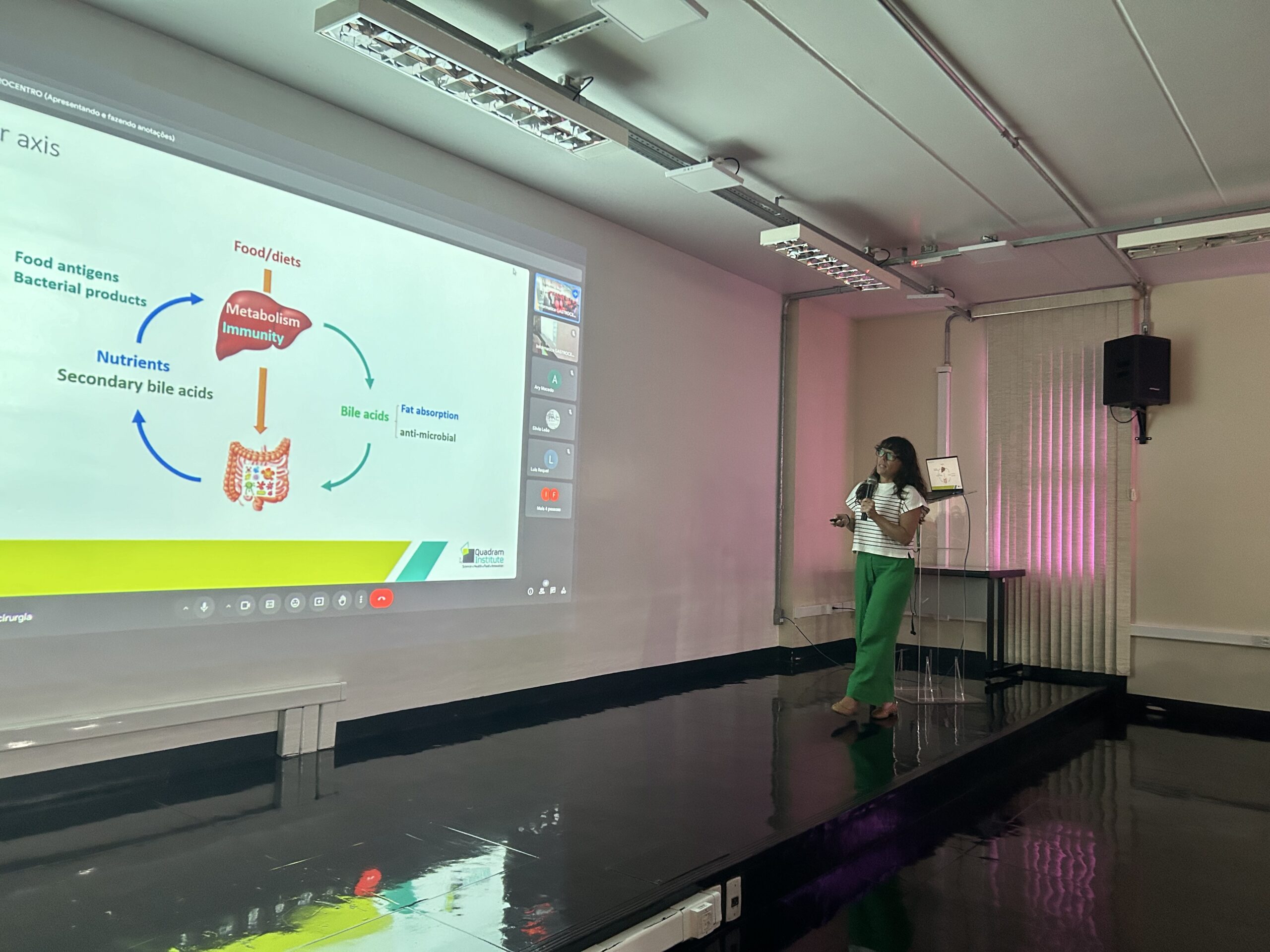 Naiara Beraza, cientista do Quadram Institute, participa de atividades do Laboratório de Investigação em Doenças Inflamatórias Intestinais da FCM